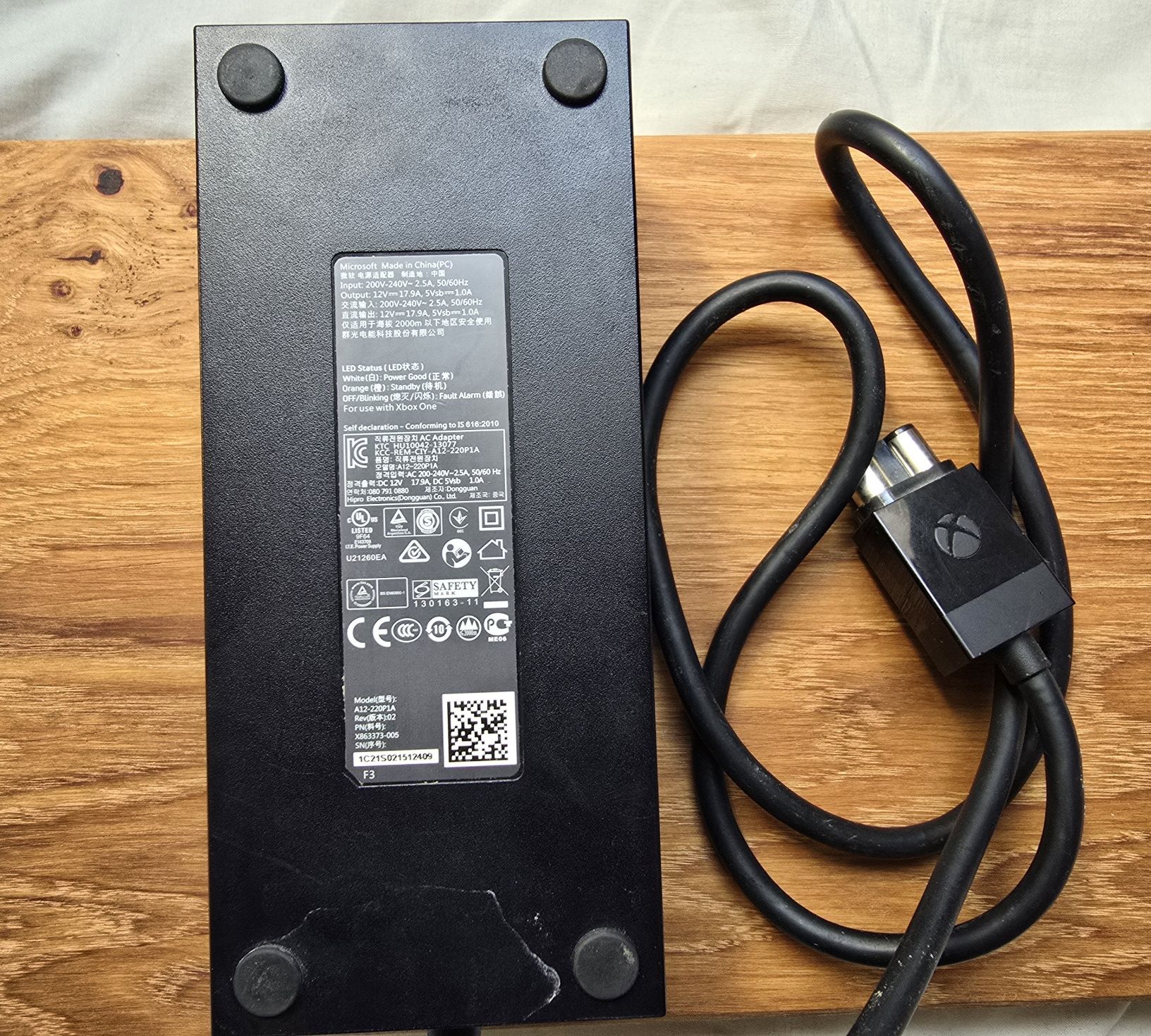 Zasilacz + Pad Xbox One /uszkodzone