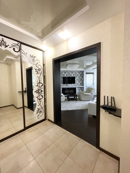 Від власника. Оренда квартири Севастопільська площа, є генератор.