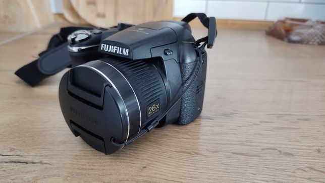 Wysokiej klasy aparat fotograficzny Fujifilm Finepix S 26 optical zoom