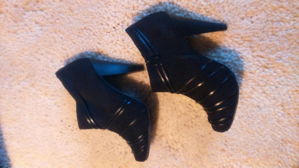 Buty, botki czarne, eleganckie r.36 - *Bullboxer* motyw pasków