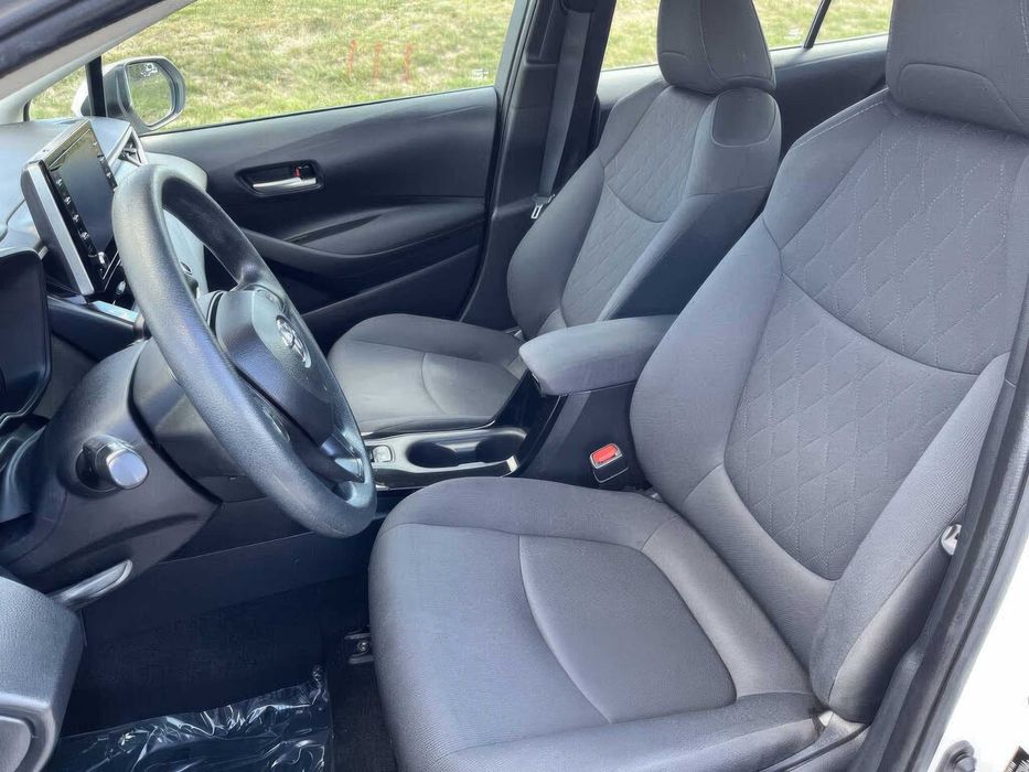 Toyota Corolla LE      2021