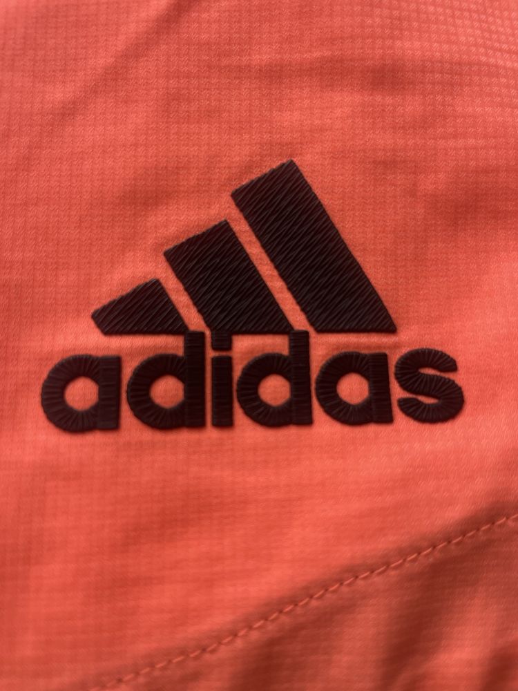 Calções Adidas como novos ,de secagem rapida
