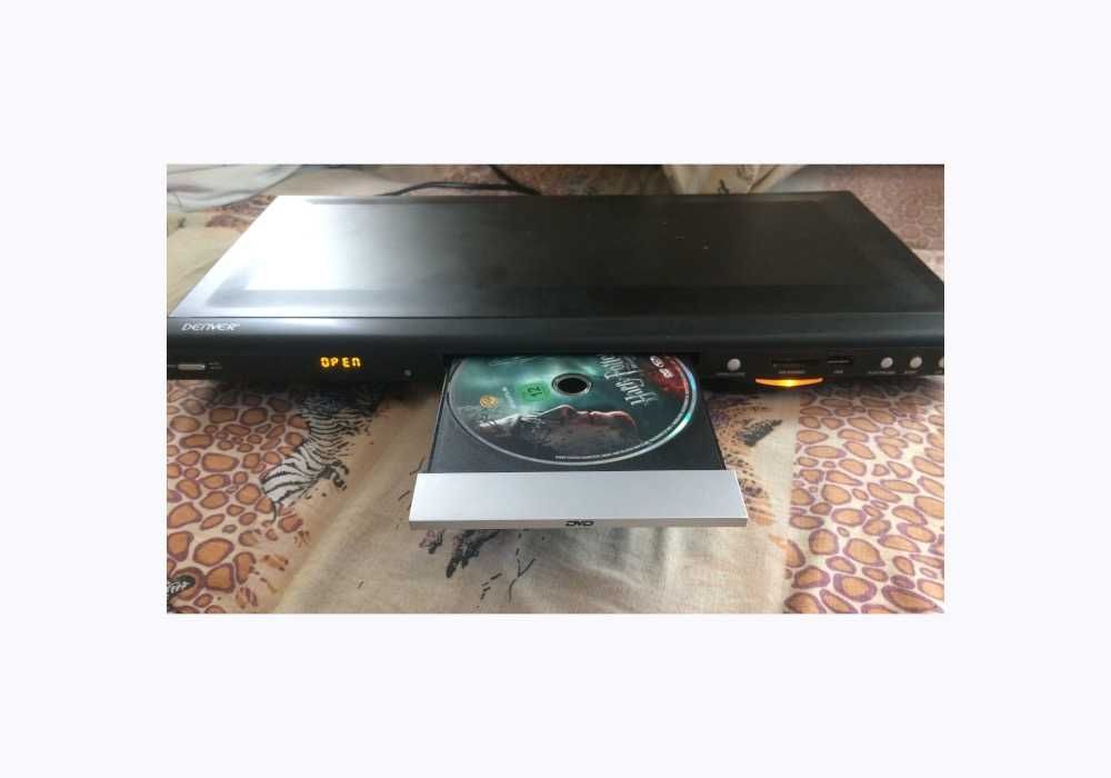 Якісний ДВД плеєр з ЮСБ портом DVD Player DENVER в робочому стані.