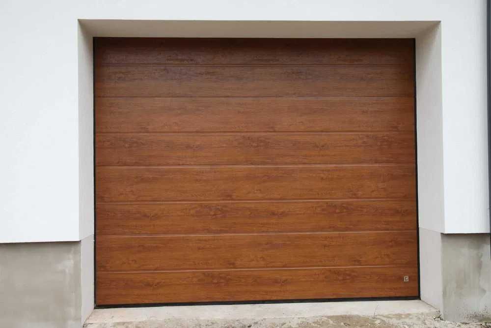 Автоматичні або з ручним відкриванням секційні підйомні ворота в гараж