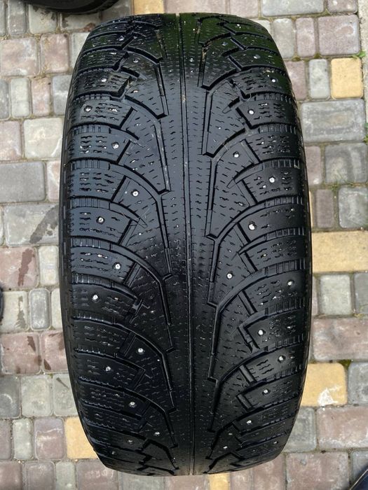 Nokian 255 55 18 зимова шипована