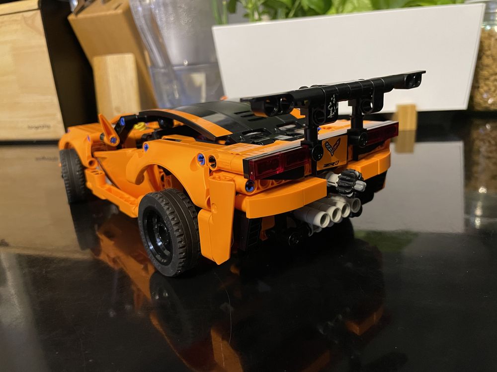 Lego Technic - Chevrolet Corvette ZR1 (579 elementów) 42093