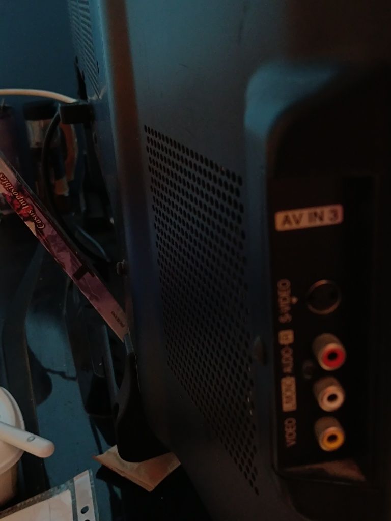 € preço € novos€ (LCD) LG com 1 metro 20cm  só de ecrã  na diagonal