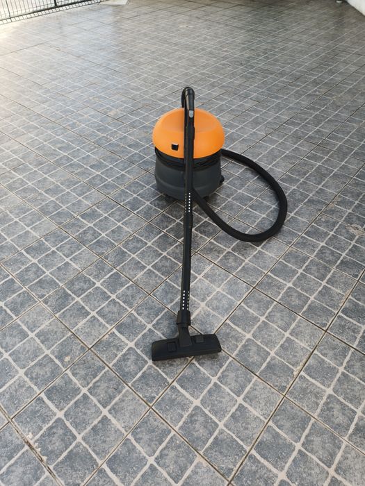 Aspirador para  líquidos e solidos