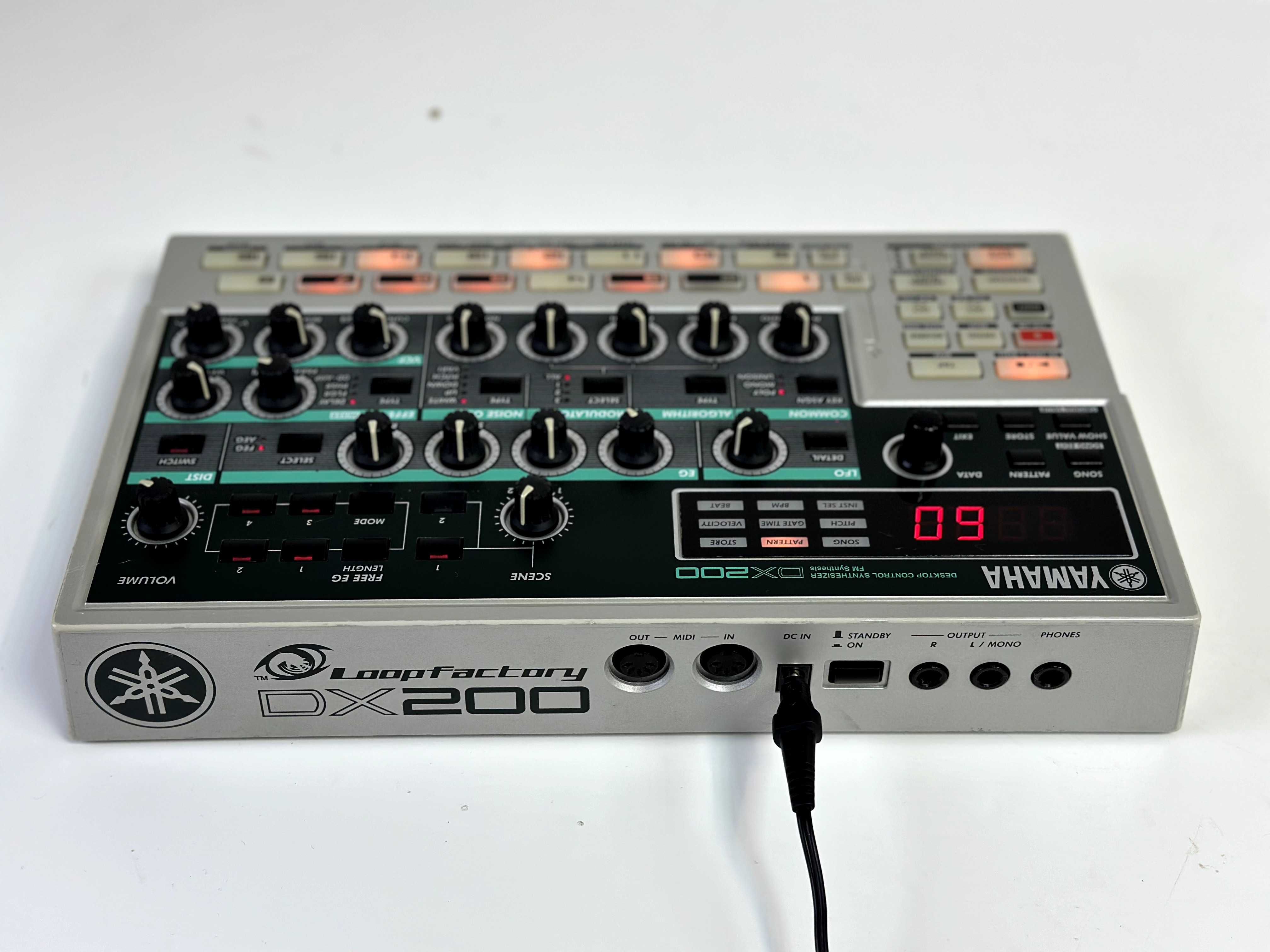 Yamaha DX200 - groovebox z syntezą FM