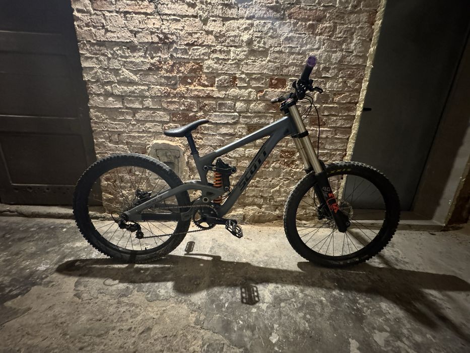 Rower DH FR Scott Gambler - FOX 40 + FOX VAN RC + Hope