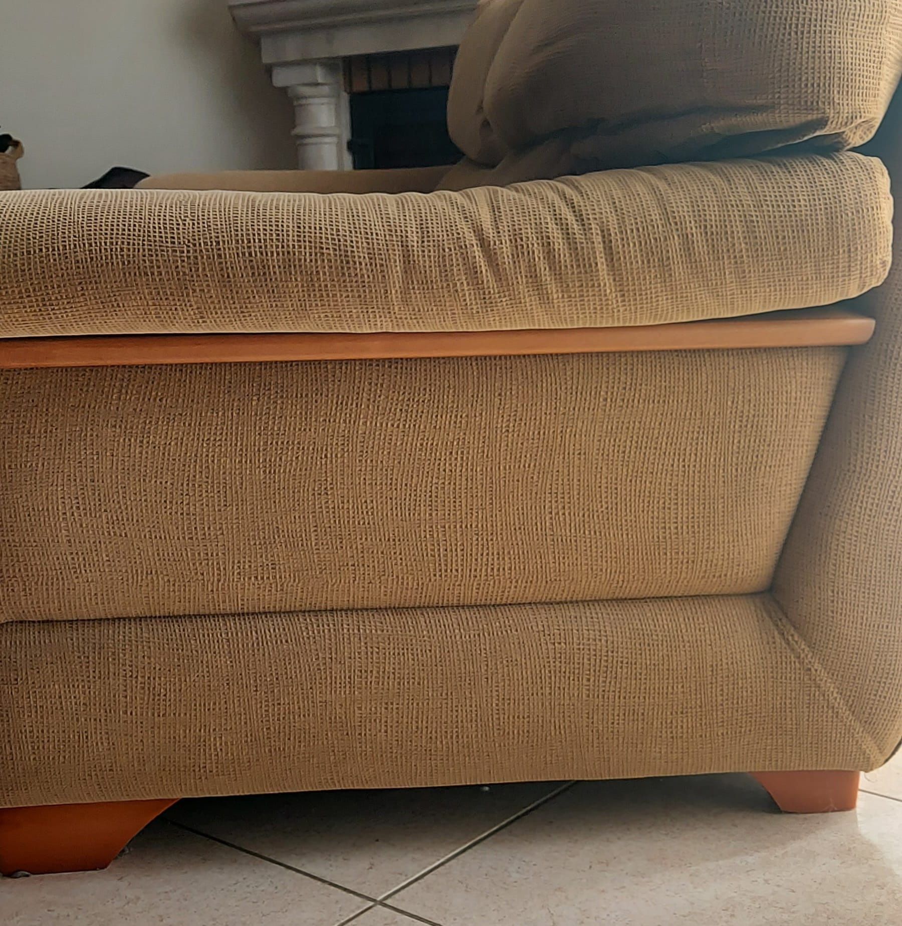 Sofá em tecido beje