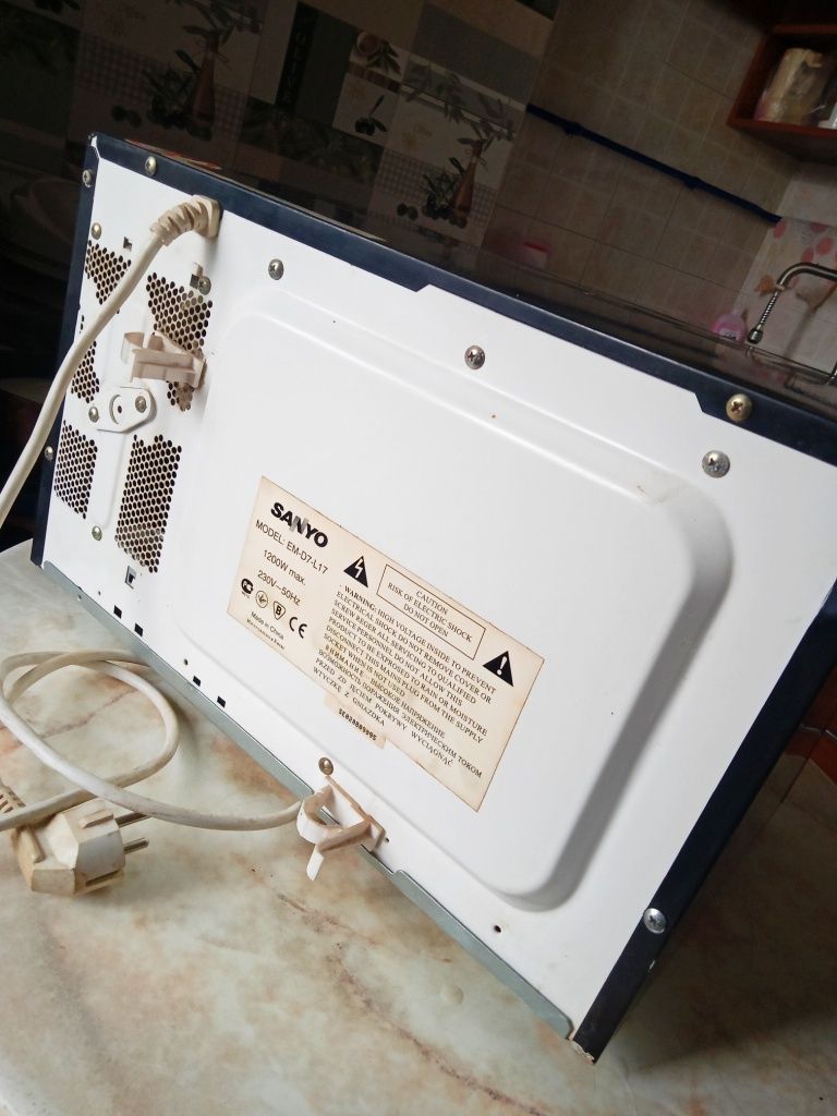 Микроволновая печь Sanyo EM-D7-L17