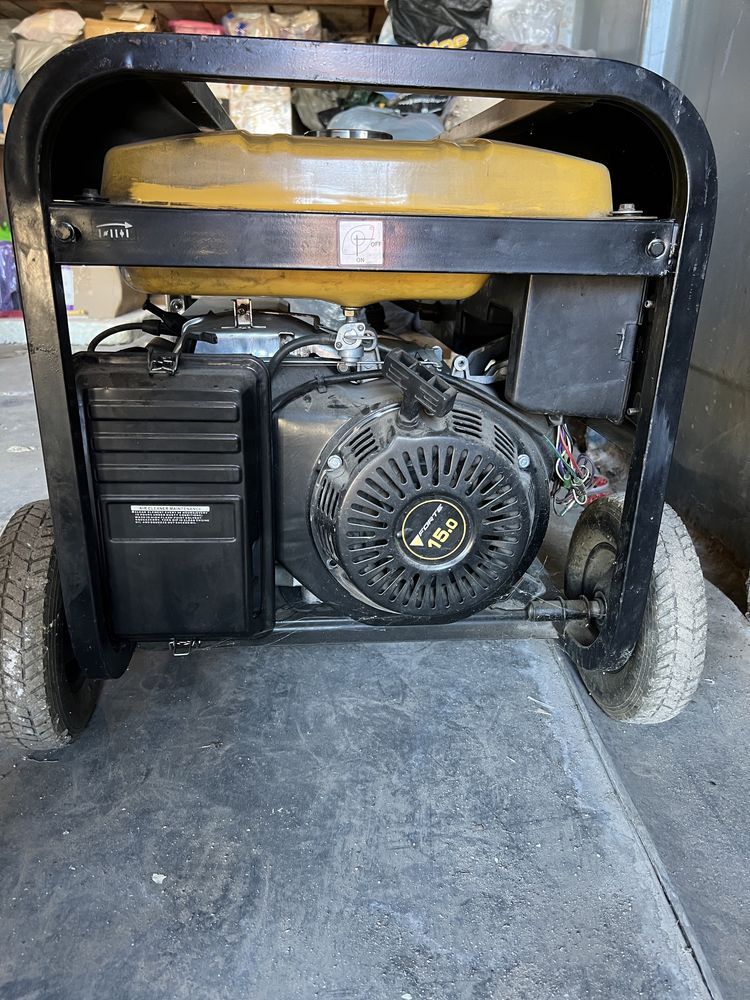 Продам Бензиновый генератор Forte FG8000E