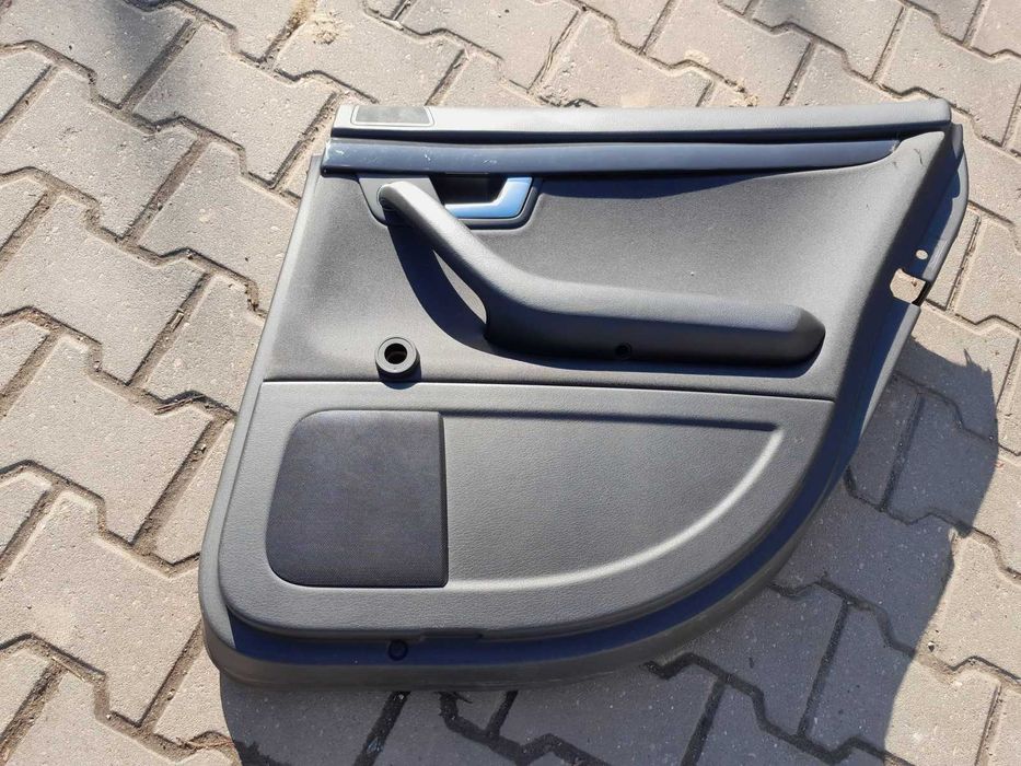 Tapicerka boczek drzwi lewy prawy tylny tył Audi A4 B6 Kombi Avant
