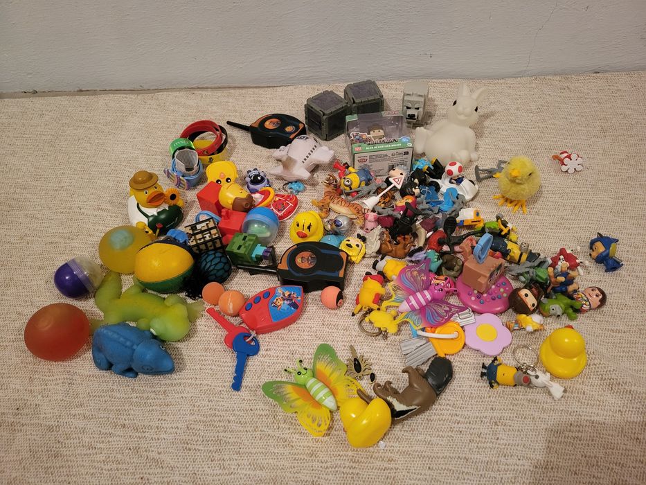 Zabawki - miks plastikowych figurek