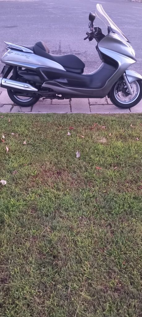 Yamaha majesty 400