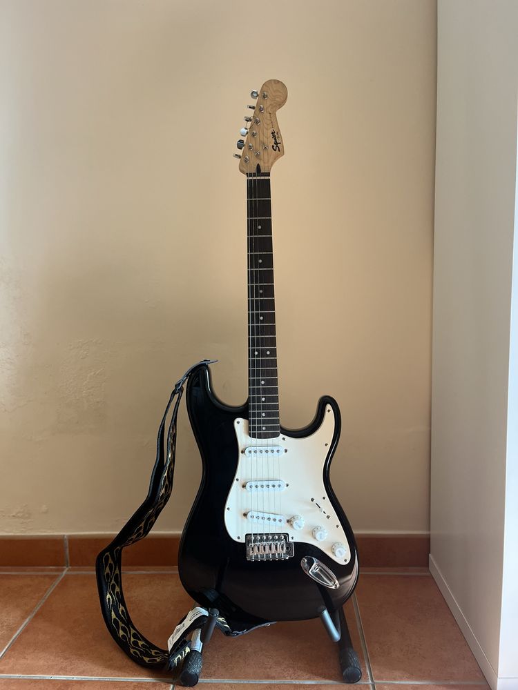 Fender Squier e Behringer PB600