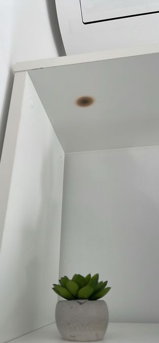 Estante branca e cinza