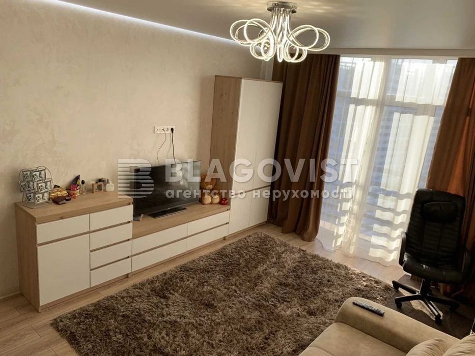 Продаж 2-к квартири 70м.кв. РЕМОНТ М.Лівобережна, Аболмасова, 4
