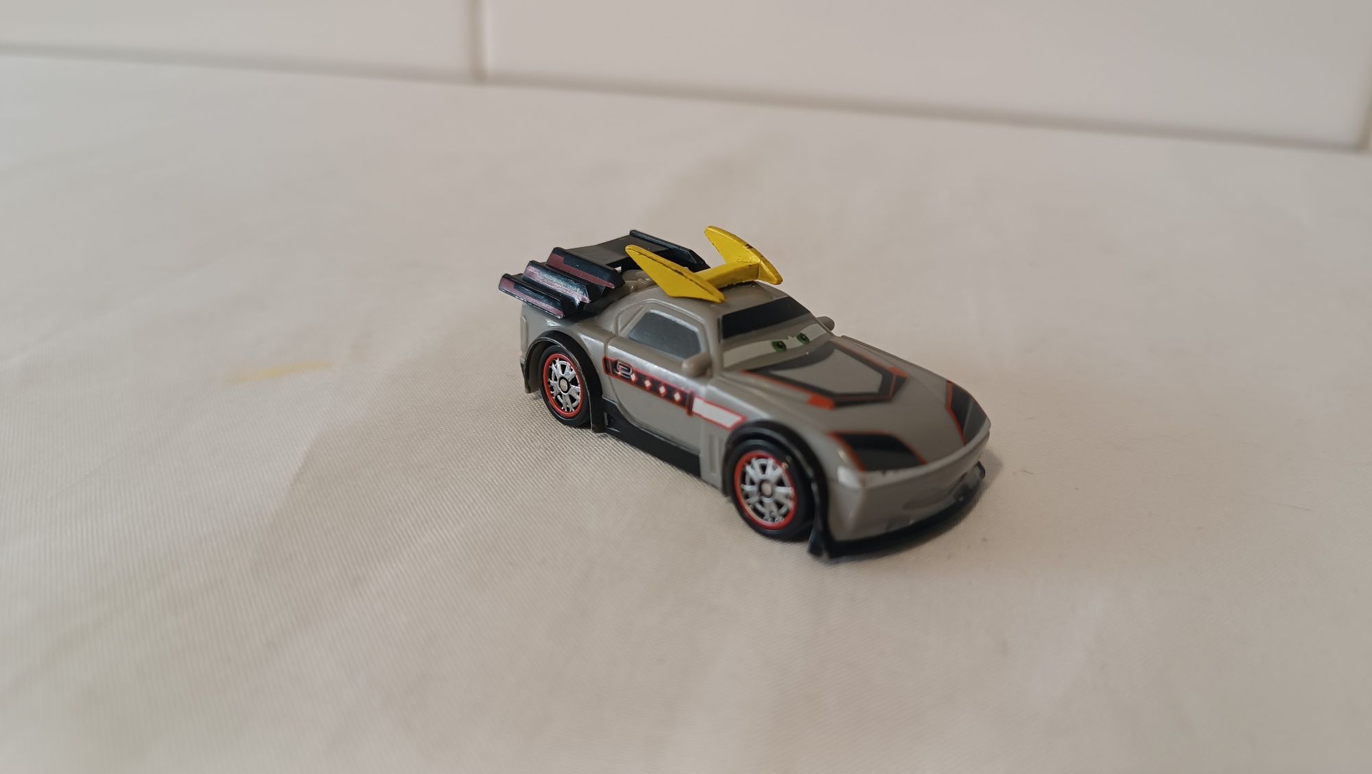 Carro brincar da Disney 6,5 cm.