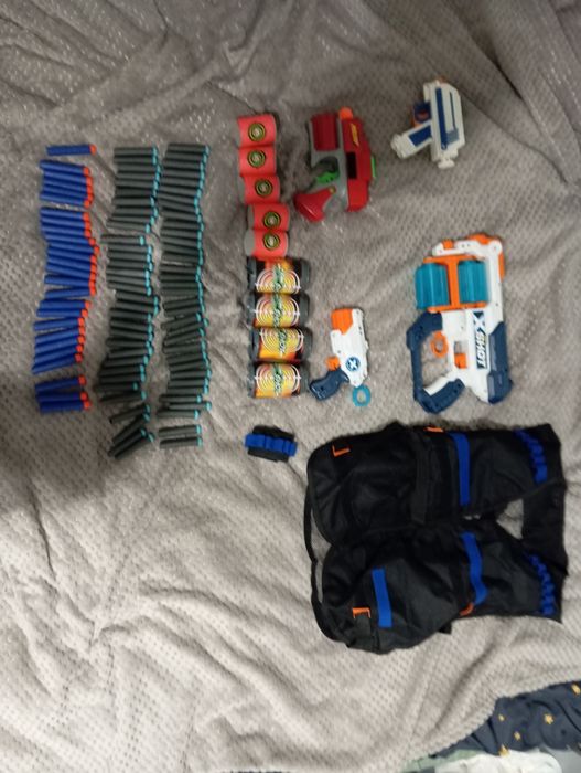 Zestaw pistoletów i akcesoriów NERF