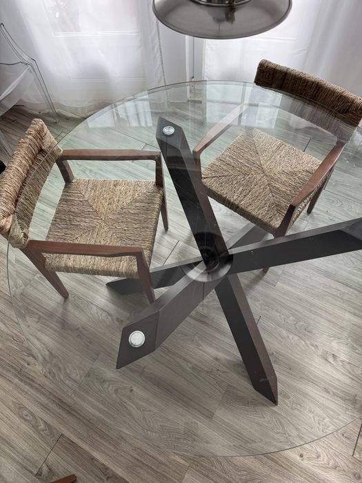 Mesa redonda em vidro