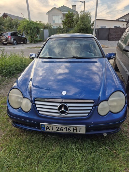 Смарагдовий  Мерседес-Веnz  С200 купе автомобіль на  газу