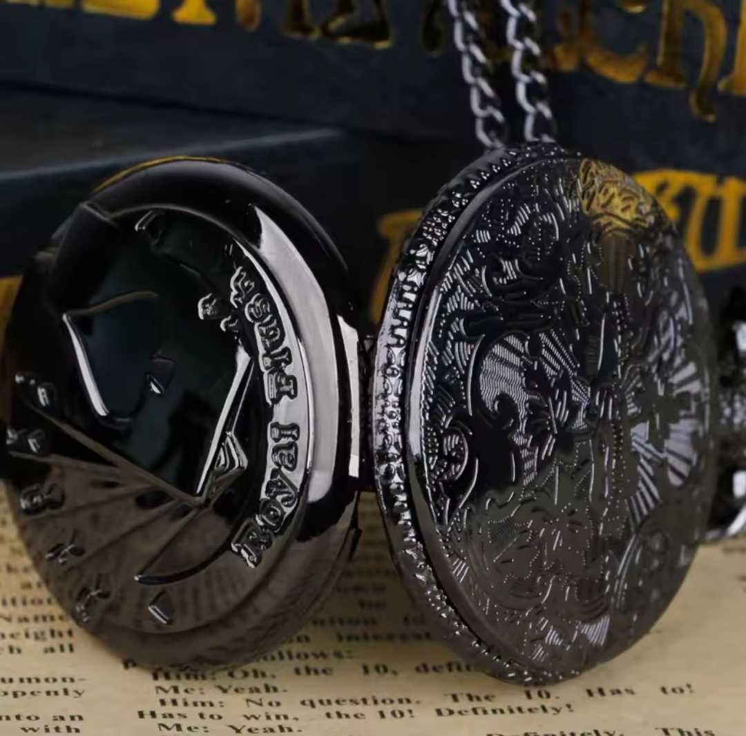 Черные кварцевые карманные часы с игральными картами в казино