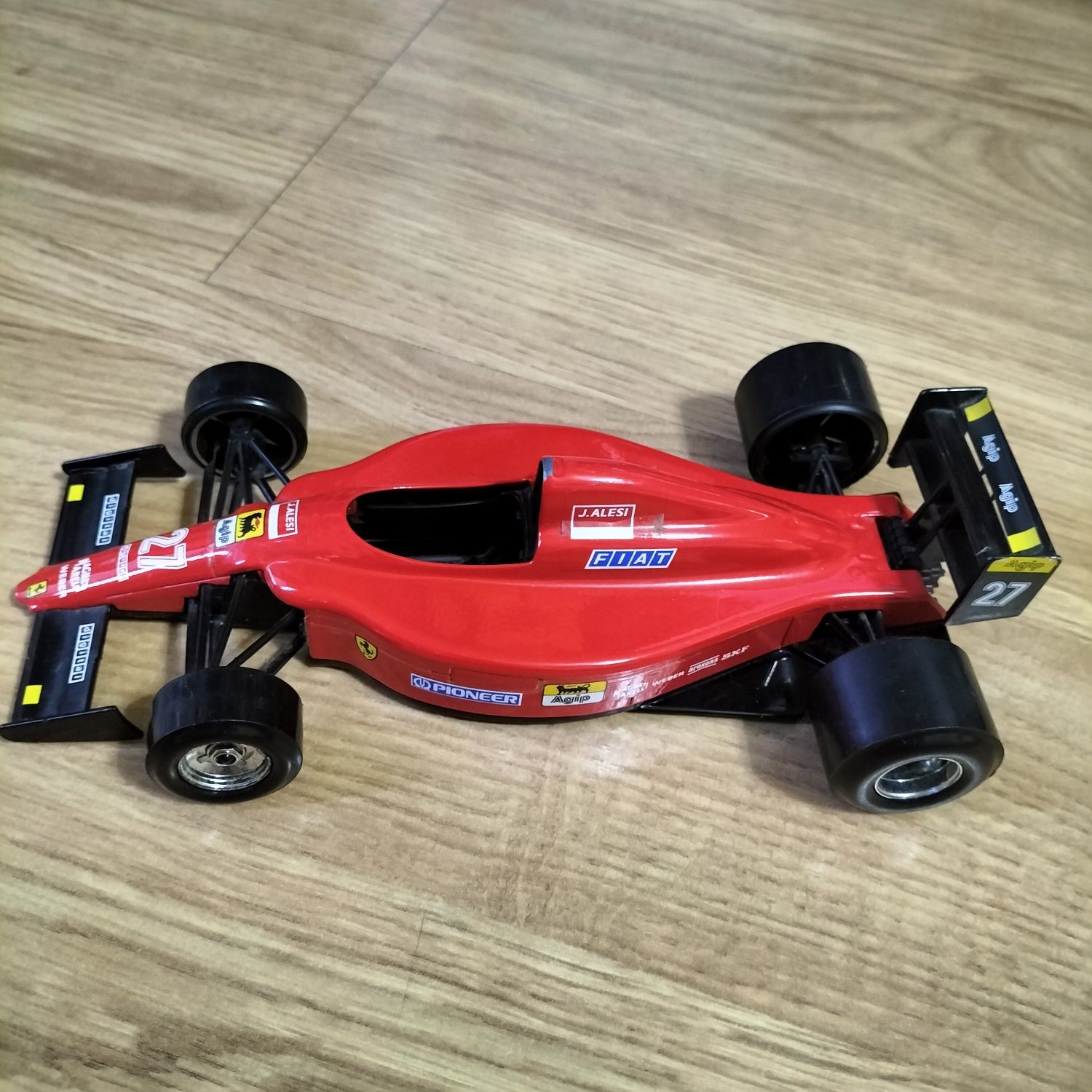 Carrinhos Ferrari de colecção tamanho  20 cm escala 1/20 cada um 10€