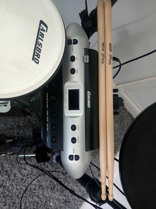 Bateria Carlsbro oferta baquetas e Fones Sony