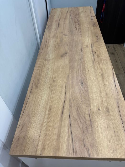 Biurko z szafką i szufladami – eleganckie, funkcjonalne