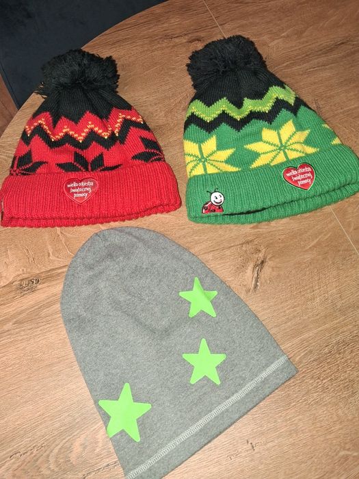 Czapki Wielkiej Orkiestry  Świątecznej Pomocy