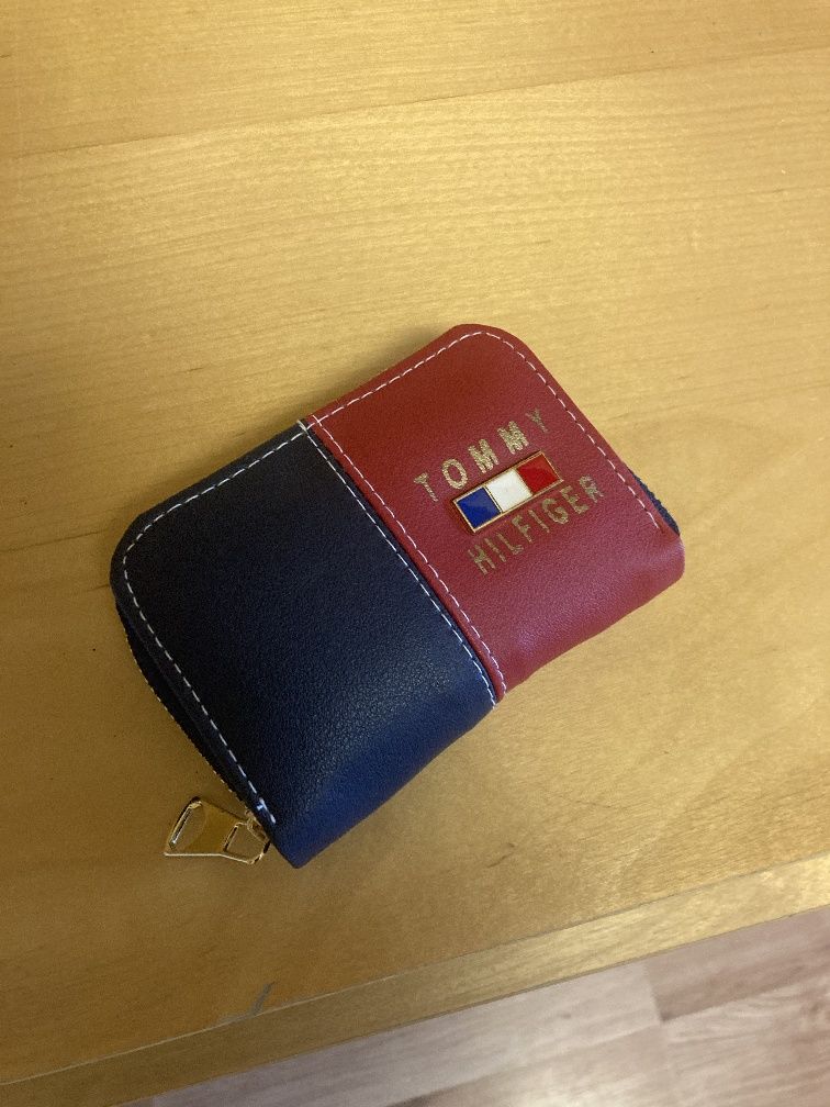 Portfel mały czerwono granatowy z kieszonką w stylu TH Tommy Hilfiger