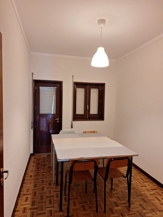 Arrenda-se quarto em Chaves em T4 bem localizado (2.º quarto previsto)