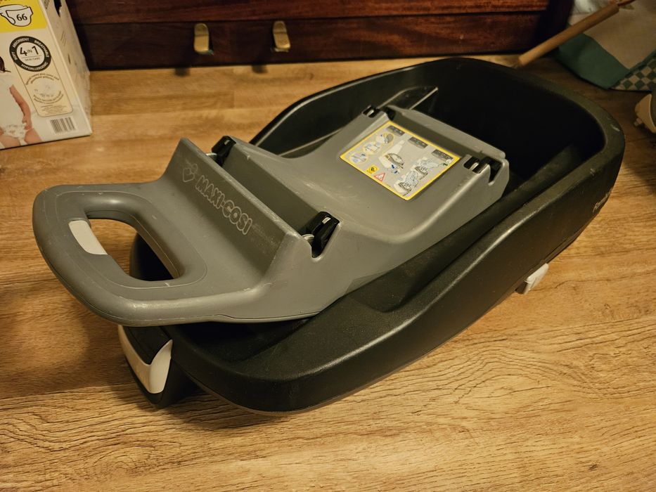 Автокрісло Maxi-Cosi Pebble (0+ група) + ізофікс