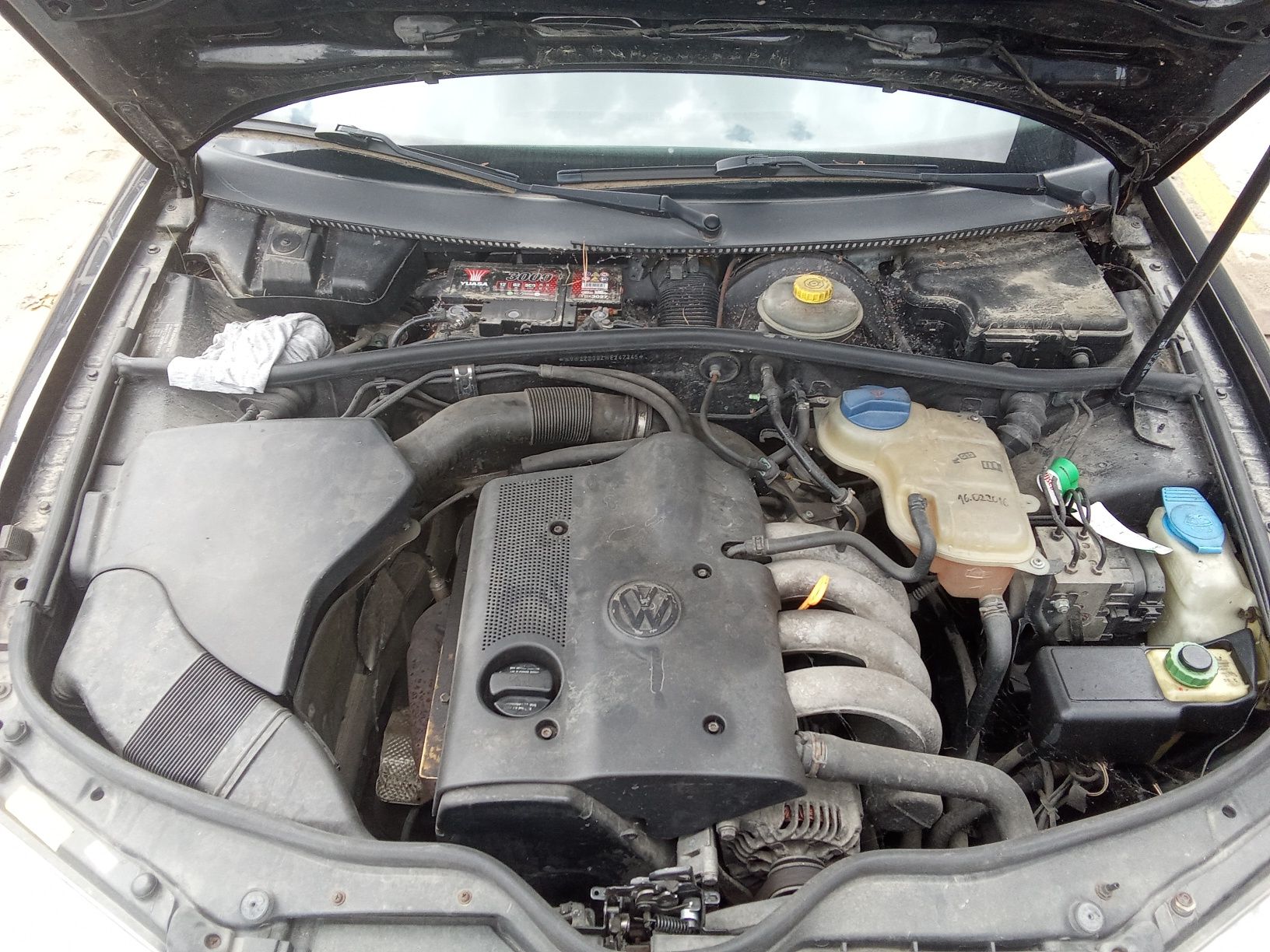 Passat B5 1,6 benzyna części