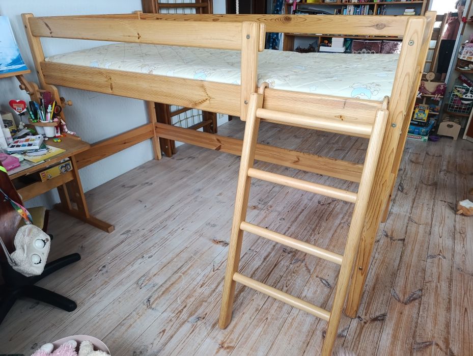 Ліжко-горище дерев'яне