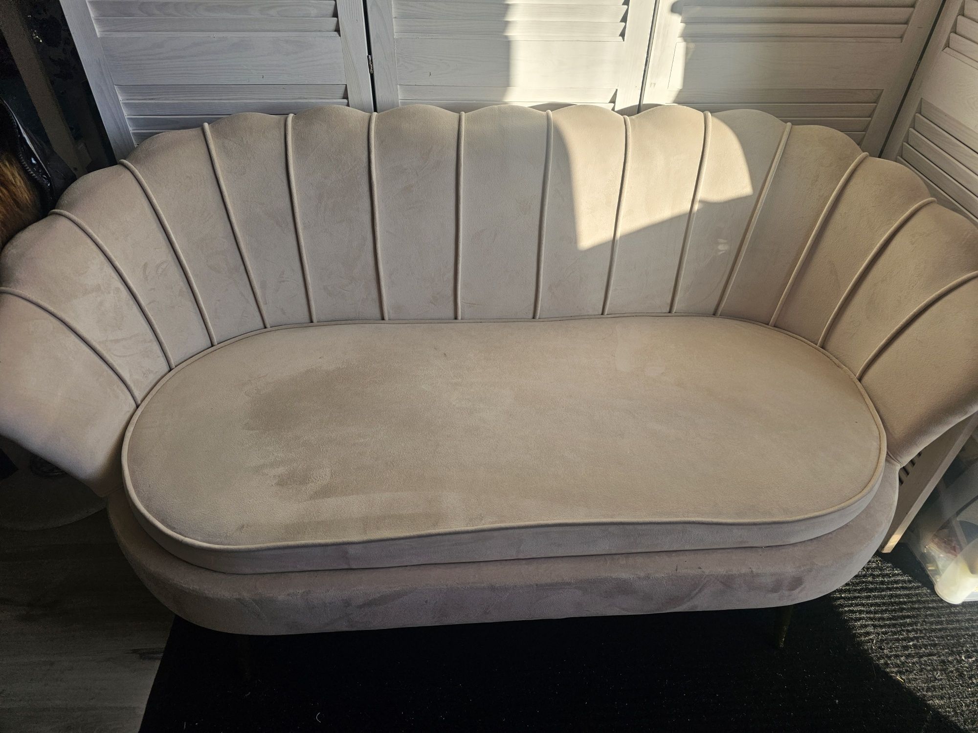 Sofa muszlka kremowa