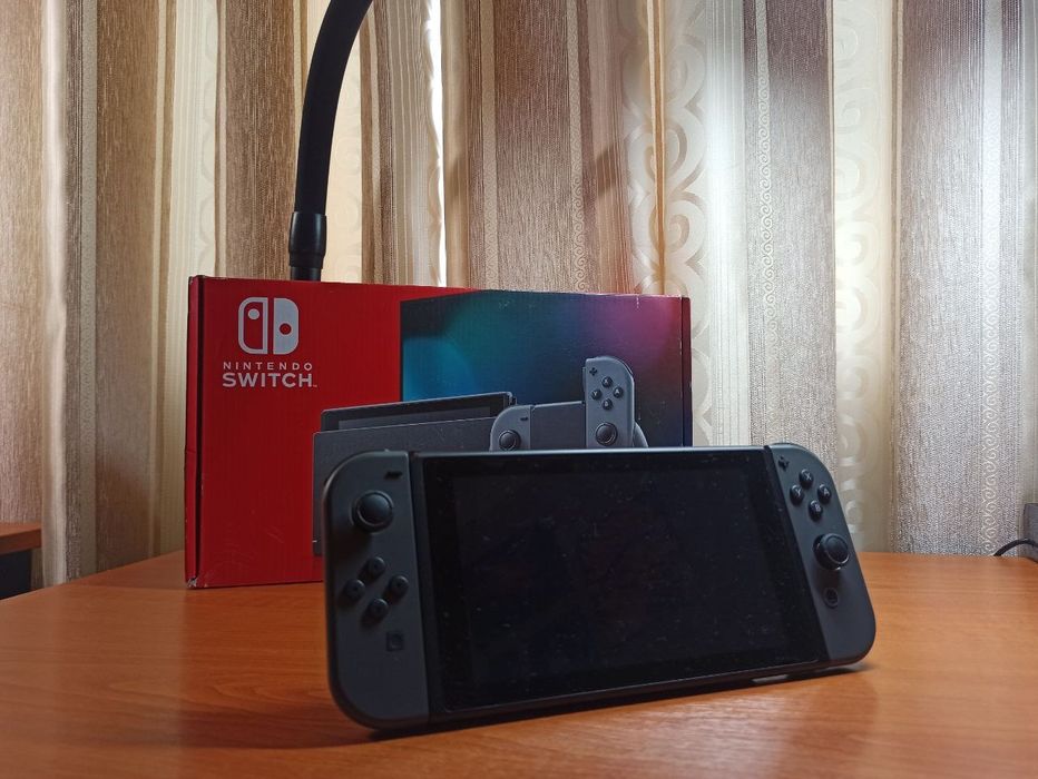 Продаю Nintendo switch gray
