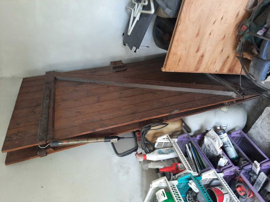 Stare drzwi drewniane mocne jedyne transport