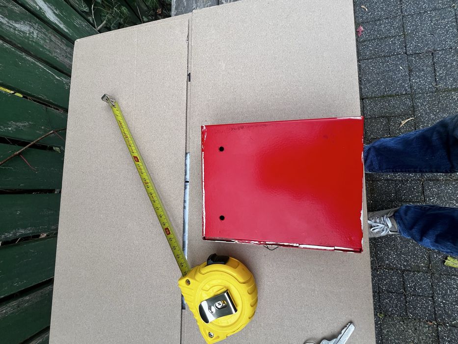 Skrzynka metalowa na