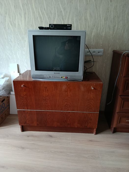 Тумбочка під телевізор