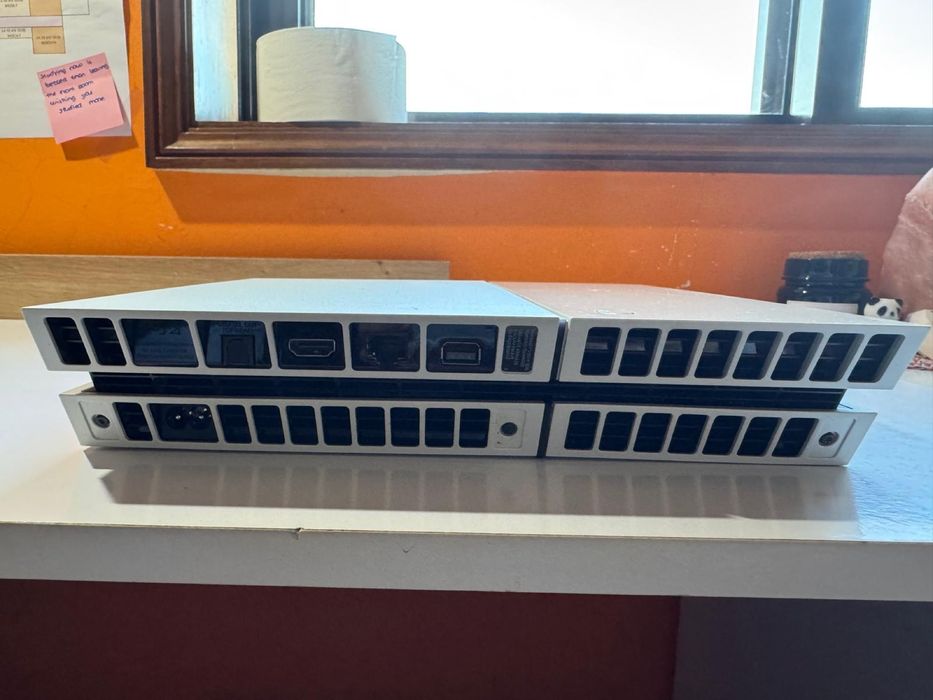 PS4 Glacier White 500GB + 4 Jogos | Como Nova com Caixa Original