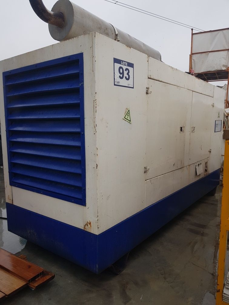 Gerador de 275 kva tem o motor desmontado