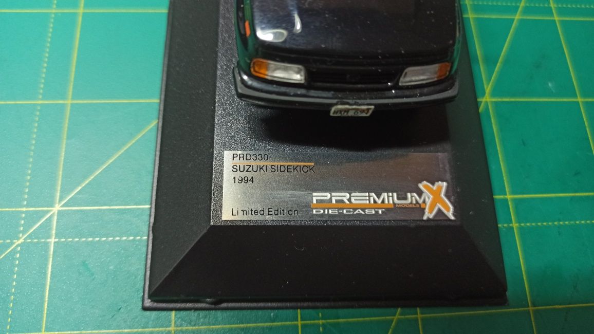 Продам Suzuki Vitara sidekick 1994 1/43 Premium X