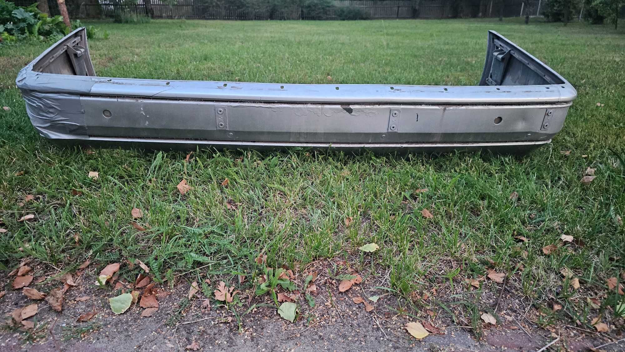 orginalny tylni zderzak w124, długa listwa