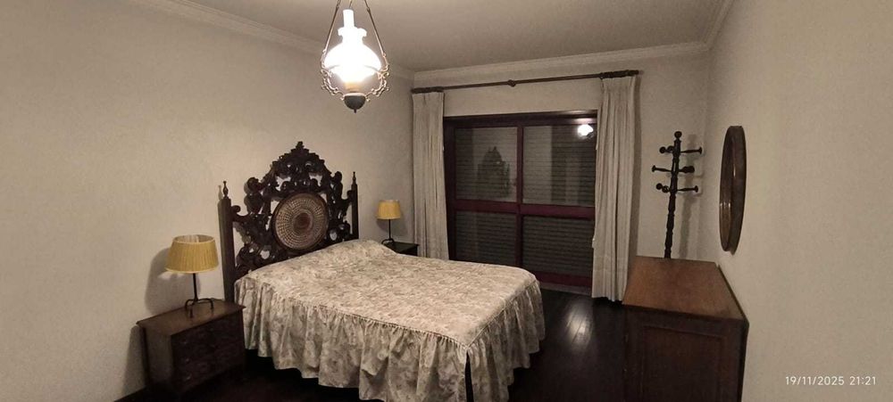 Vendo quarto completo.