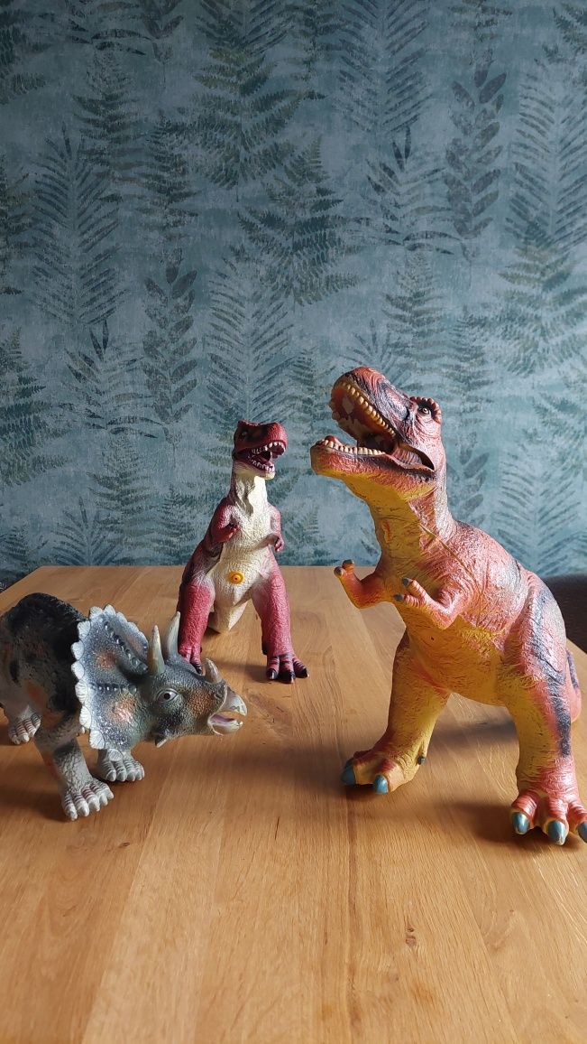 Duże gumowe figurki dinozaurów