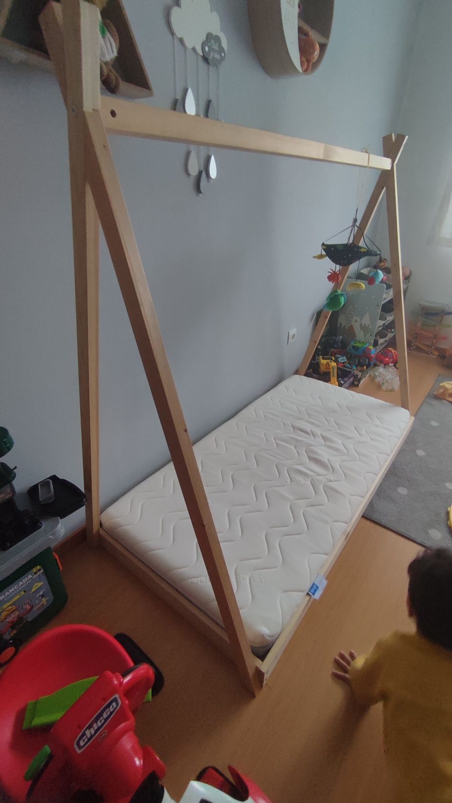 Cama tipi com colchão