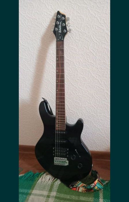 Електрогітара Washburn BT4 та комбік cort з двума педальками ефектів